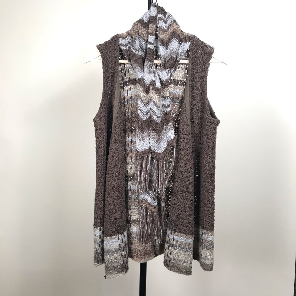 Sweater vest with built in scarf by Curio. Size M